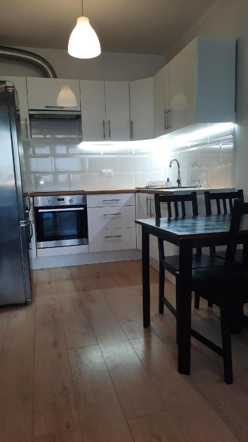 ワルシャワUrsa - Wygodny Apartament I Bezplatny Parking Na Miejscuアパートメント エクステリア 写真